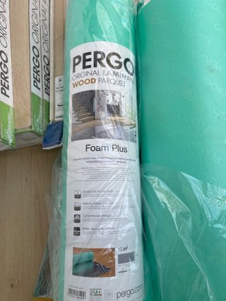 Tarima Pergo (18 euros por caja) hay 5 cajas