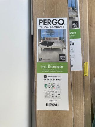 Tarima Pergo (18 euros por caja) hay 5 cajas