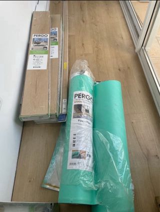 Tarima Pergo (18 euros por caja) hay 5 cajas