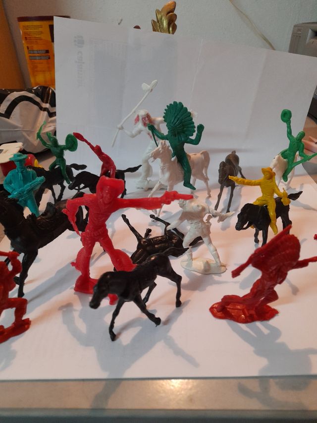 muñecos caballos indios y vaqueros
