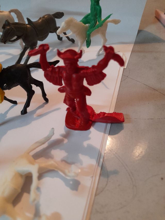 muñecos caballos indios y vaqueros