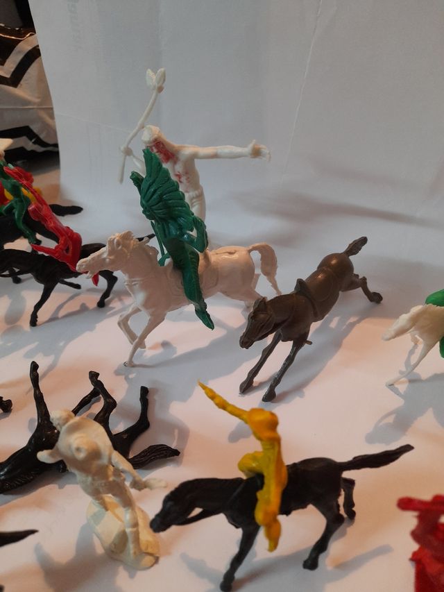 muñecos caballos indios y vaqueros