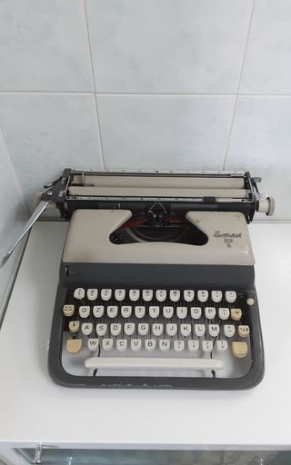 Macchina da scrivere Everest k2 c