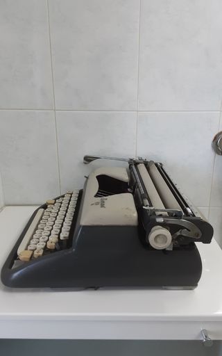 Macchina da scrivere Everest k2 c