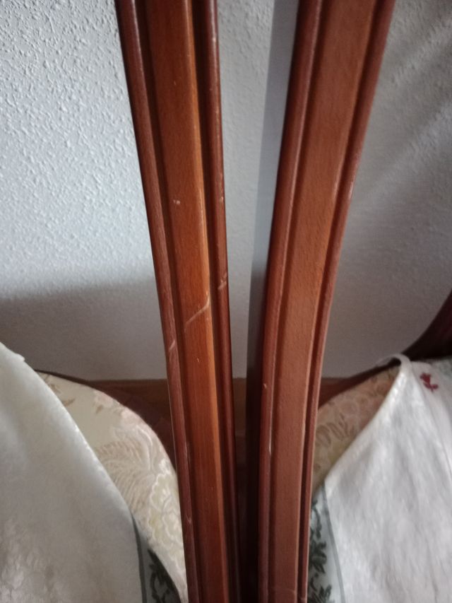 Mesa grande de salón, extensible con 6 sillas.