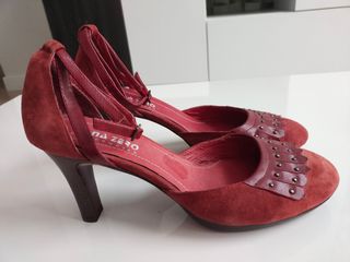 Zapato tacón burdeos, talla 37. Nuevo 