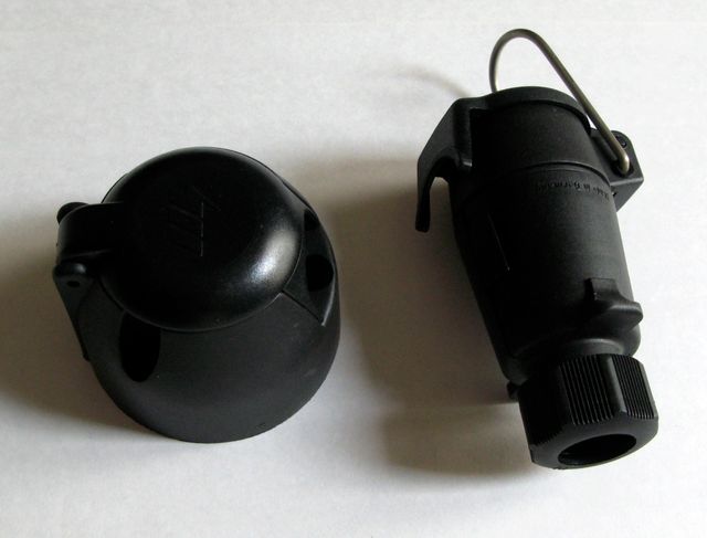 Cable y Enchufes Caravana y Barco