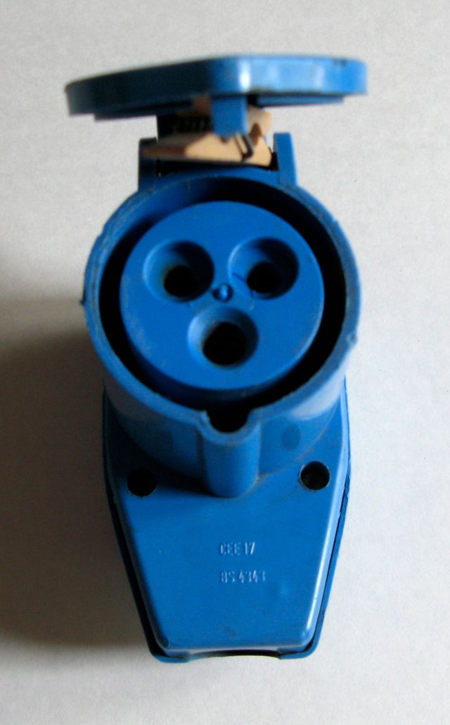 Cable y Enchufes Caravana y Barco