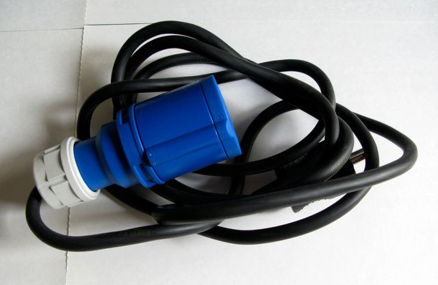 Cable y Enchufes Caravana y Barco