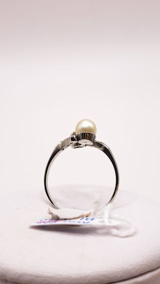 Anillo de Oro Blanco 18K con Perla y Diamante