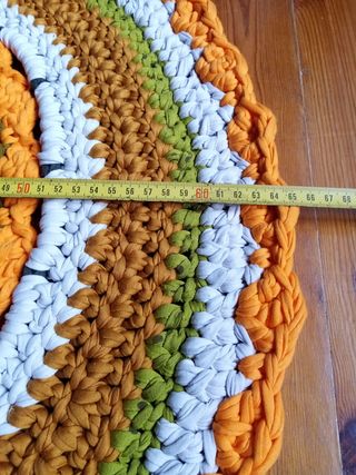 Alfombra de trapillo redonda. Hecha a mano