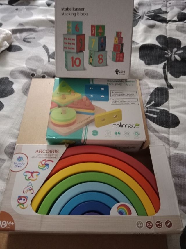 giochi in legno e 1 in cubetti di cartone