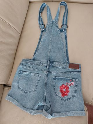 Mono vaquero Hollister talla XS.