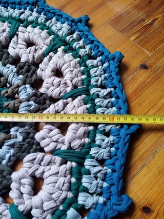 Alfombra de trapillo redonda ,forma de mandala.