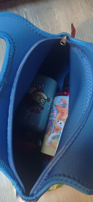 Bolsa térmica y botellas para el agua