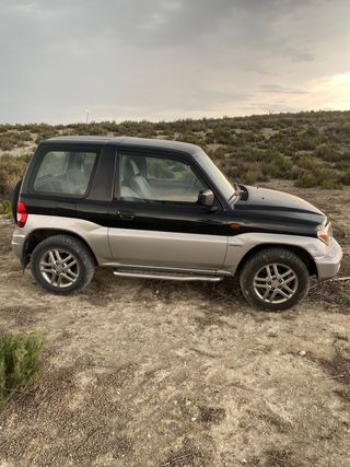 Mitsubishi Montero 2003