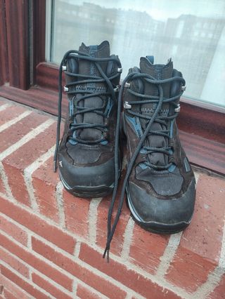 Botas montaña waterproof num 39