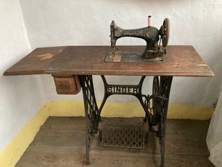 Máquina de coser Singer y mesa-Precio negociable