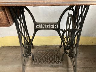 Máquina de coser Singer y mesa-Precio negociable