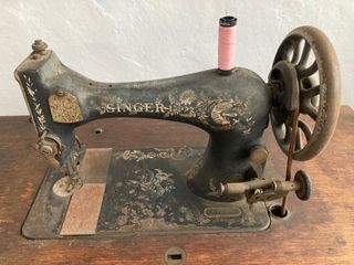 Máquina de coser Singer y mesa-Precio negociable