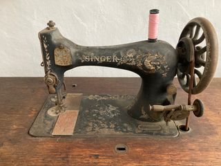 Máquina de coser Singer y mesa-Precio negociable