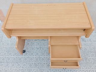 MESA PARA PC CON RUEDAS  NUMERO-31  MAS REGALO