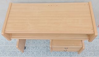 MESA PARA PC CON RUEDAS  NUMERO-31  MAS REGALO