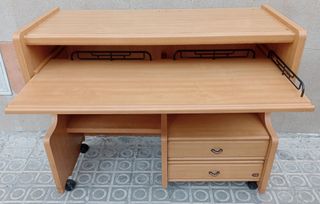 MESA PARA PC CON RUEDAS  NUMERO-31  MAS REGALO