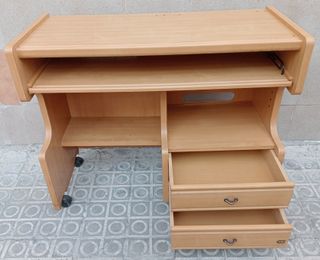 MESA PARA PC CON RUEDAS  NUMERO-31  MAS REGALO