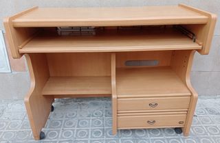 MESA PARA PC CON RUEDAS  NUMERO-31  MAS REGALO