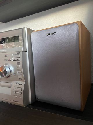Mini cadena Sony y altavoces años 90