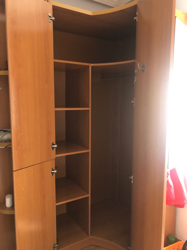 Armario esquinero con Zapatero incluido de segunda mano por 65 EUR en