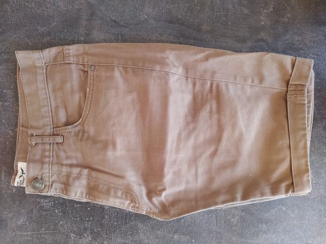 Pantalón corto beige