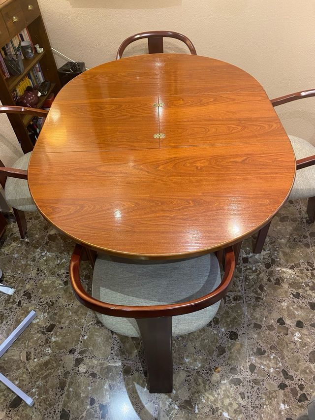 Mesa y Sillas de comedor