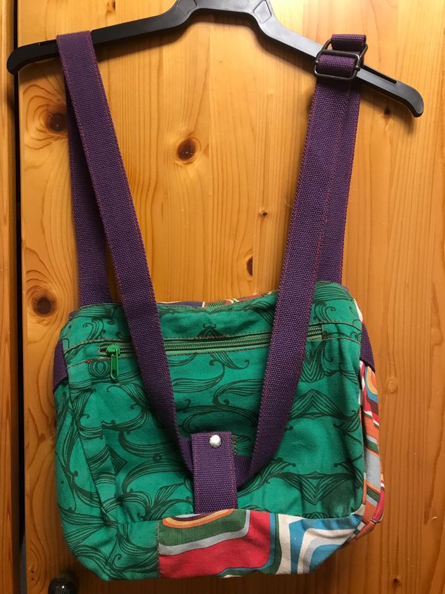 Vendo bolso mochila adolescente Desigual