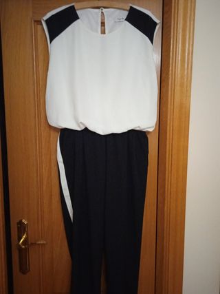 Mono en blanco y negro