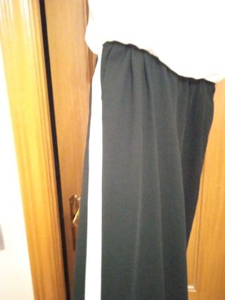 Mono en blanco y negro