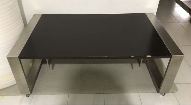 Tavolo Vengue design e acciaio