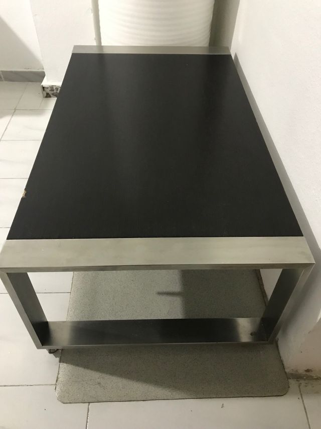 Tavolo Vengue design e acciaio