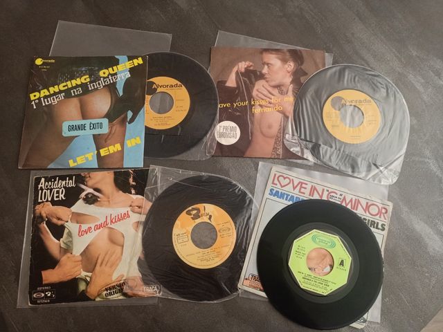 lote 4 singles curiosos