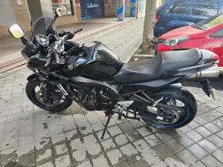 Yamaha FZ6 con extras