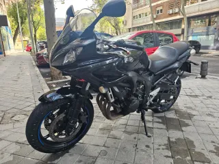 Yamaha FZ6 con extras