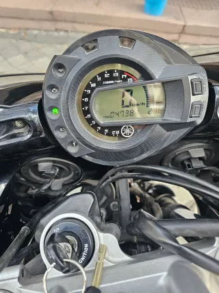 Yamaha FZ6 con extras