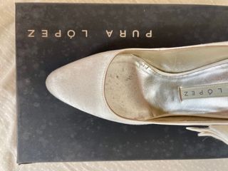 Zapatos de tacón de aguja de Pura López. Novia.