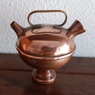 Botijo pequeño de latón antiguo