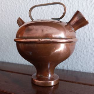 Botijo pequeño de latón antiguo