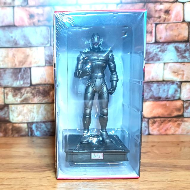 Marvel action figure Ultron con poster e storia