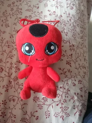 disfraz lady bug de 8 A10 años y su peluche tikki