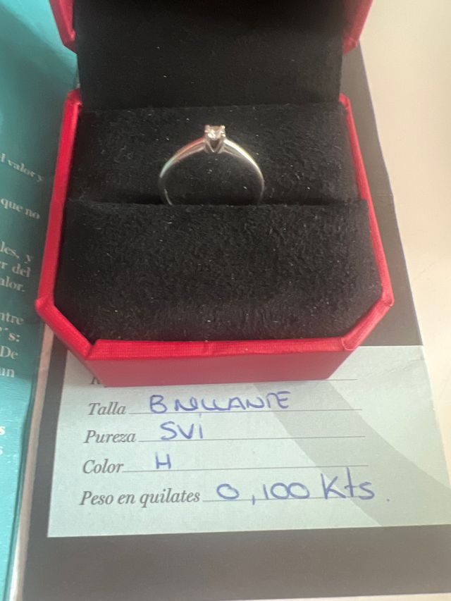 Anillo oro blanco con piedra