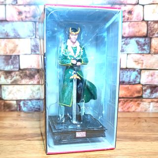 Marvel action figure Loki con poster e storia